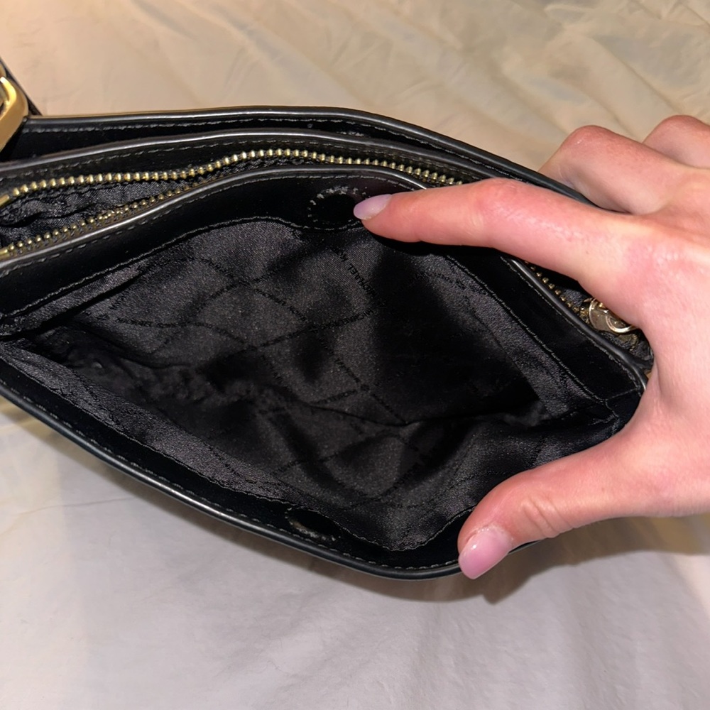 LIKE NEW Michael Kors Cross Body Purse - Picture 3 of 5